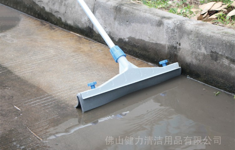一到下雨天，院子里面總積水，施達(dá)多功能推水扒幫到您